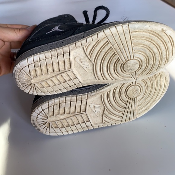 Nike air Jordan high tops and Velcro black shoes - Picture 7 of 8